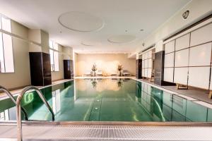 Bazén v ubytování Clarion Hotel Copenhagen Airport nebo v jeho okolí