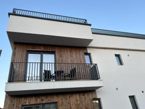 two chairs on a balcony of a building at Anka apartman in Sovata