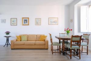 a living room with a couch and a table at Sunset House Costiera Sorrentina in Vico Equense