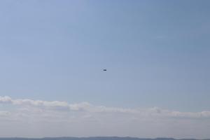 een uitzicht op een met sneeuw bedekt veld met een berg bij Monika Holiday 302 Joy in the lake in Garda