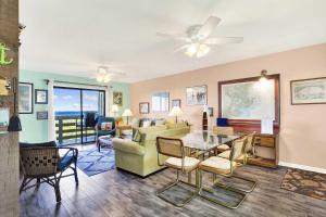 Χώρος καθιστικού στο Lighthouse Point Rental 21B