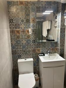 Ένα μπάνιο στο Monte Sinai Guest House