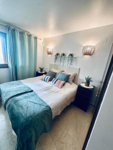 Kép Turquesa Apartment,Punta Prima ,2 bed, 4 swimming pools and cabriolet Peugeot 307 included szállásáról Torreviejában a galériában