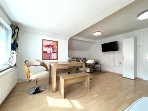 Televízia a/alebo spoločenská miestnosť v ubytovaní Ferienwohnung Attersee