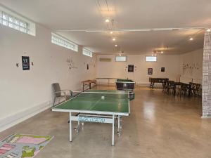 Stolný tenis v ubytovaní Ferienwohnung Attersee alebo v jeho okolí