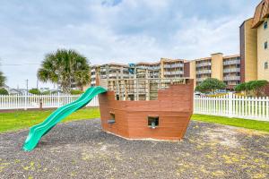 Herní místnost nebo prostor pro děti v ubytování Steps to the Beach Oceanfront Condo with Lanai!