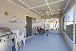 Ảnh trong thư viện ảnh của Bright Titusville Retreat with Lanai - WFH Friendly! ở Titusville
