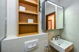 Koupelna v ubytování il Centro Apartments Novalja + 114 fotografií
