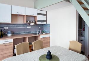 Kuchyň nebo kuchyňský kout v ubytování Nagymaros Apartman