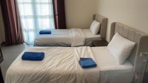 Postel nebo postele na pokoji v ubytování E03 Samarah Resort Apartments