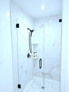 Ένα μπάνιο στο Golden lane Villa +18 φωτογραφίες