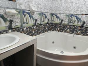 ห้องน้ำของ Hotel Montaña White villasol +42 ภาพ