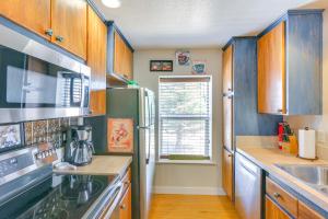 Gallery image of Walk to Main St! Ennis Townhome with Balcony in Ennis +17 photos