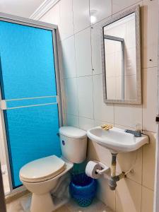 Ένα μπάνιο στο Apartamento GlorySky