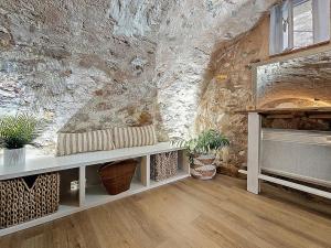 Saint-Cézaire-sur-Siagne的住宿－Le Figuier de Saint Ce Jardinet Terrasse Vue，相簿中的一張相片