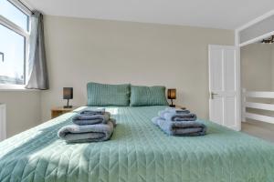 Ένα ή περισσότερα κρεβάτια σε δωμάτιο στο Spacious 9-Person Stay with Free Parking in London +28 φωτογραφίες