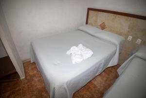 two beds with white sheets and a towel on them at Nicte Ha Campeche in Campeche +46 photos