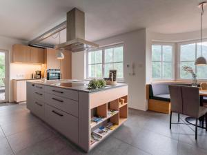 A kitchen or kitchenette at Haus Aifnerspitze