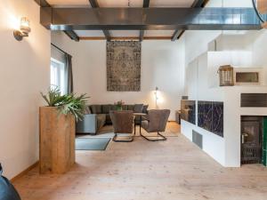 A seating area at Haus Aifnerspitze