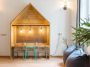 A seating area at Haus Aifnerspitze