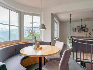 A seating area at Haus Aifnerspitze