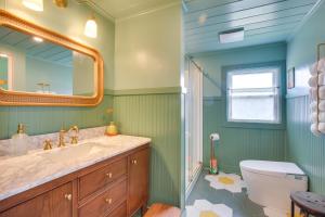 Ein Badezimmer in der Unterkunft 4 Mi to Great Barrington Berkshires Retreat!