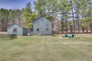 Ein Garten an der Unterkunft 4 Mi to Great Barrington Berkshires Retreat!