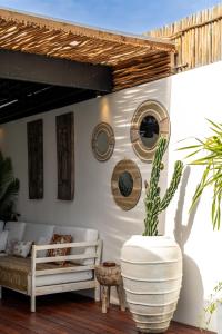 a living room with a couch and a potted plant at Villa Casa Blanca, Bingin Beach in Uluwatu
