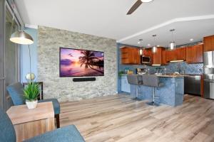 a living room with a kitchen and a dining room at Remodeled 1BR at Kihei Ali'i Kai with Free Parking! in Kihei