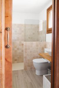 a bathroom with a toilet and a sink at Casa de Laura in Aldeasoña