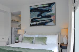 Postel nebo postele na pokoji v ubytování Convention Ctr-Spacious 2BR 2BA-Spa,Pool,Gym,Pkg