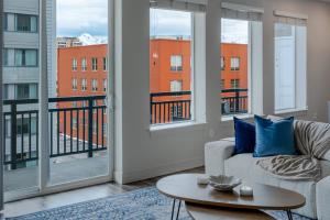 Balkón nebo terasa v ubytování Convention Ctr-Spacious 2BR 2BA-Spa,Pool,Gym,Pkg