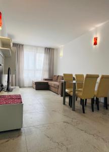 A seating area at Sea View Rental Front Beach