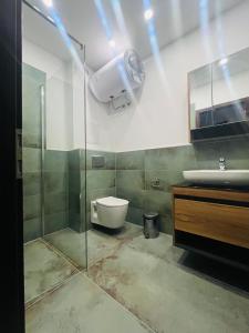 A bathroom at Sea View Rental Front Beach