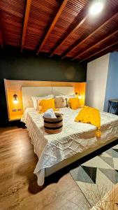 a bedroom with a large bed with yellow pillows at Suite con jacuzzi en El Poblado in Medellín +27 photos
