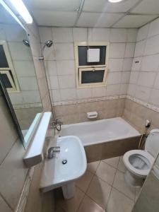 Koupelna v ubytování سكن شباب بالتعاون - ALEX Hostel - Sharjah