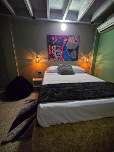 Postel nebo postele na pokoji v ubytování Urban Hostal Barrancabermeja