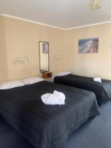 Postel nebo postele na pokoji v ubytování Wayfarer Motel