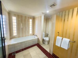Koupelna v ubytování Champlung Mas Hotel Legian