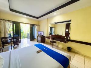 Postel nebo postele na pokoji v ubytování Champlung Mas Hotel Legian