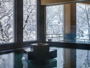 冬天的Kurobe Unazukionsen Yamanoha