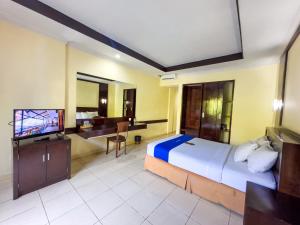 TV a/nebo společenská místnost v ubytování Champlung Mas Hotel Legian