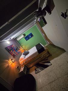 Postel nebo postele na pokoji v ubytování Urban Hostal Barrancabermeja