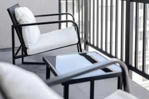 Posezení v ubytování Convention Center Lux - 2BR 2BA - Pool Gym HotTub