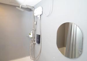 Koupelna v ubytování mySTAY Hotel BGC South
