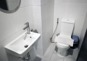 Koupelna v ubytování mySTAY Hotel BGC South