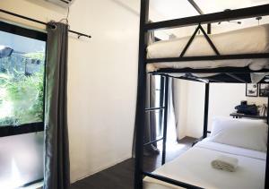 Postel nebo postele na pokoji v ubytování mySTAY Hotel BGC South