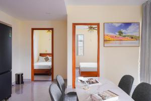 Ένα ή περισσότερα κρεβάτια σε δωμάτιο στο CandlePine Suites - Khách sạn căn hộ