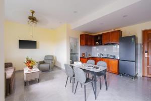 Η κουζίνα ή μικρή κουζίνα στο CandlePine Suites - Khách sạn căn hộ