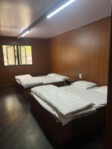 Katil atau katil-katil dalam bilik di GS Giang Sơn +26 gambar